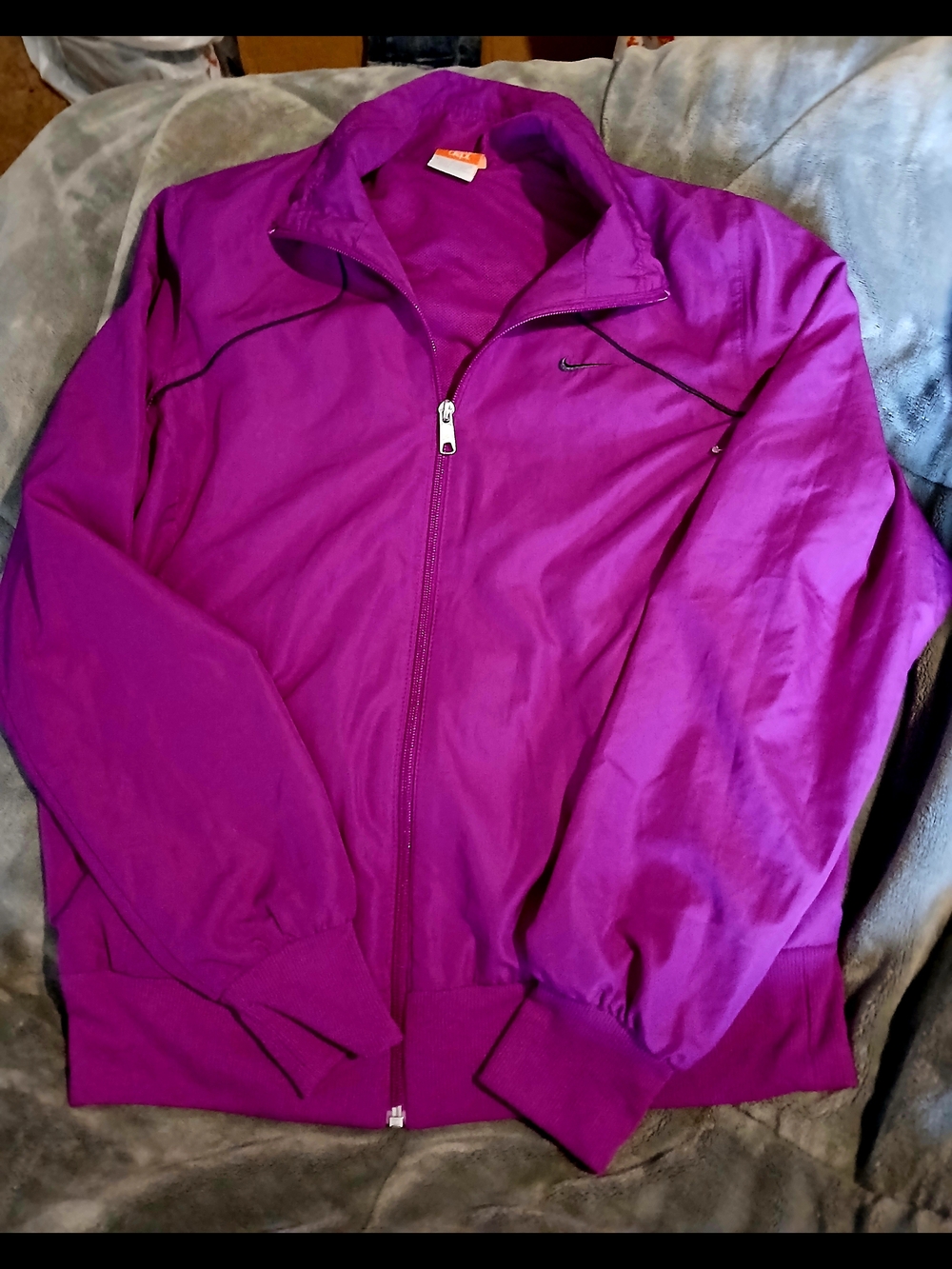 Nike Women's Bright Magenta Full-Zip Windbreaker Jacket